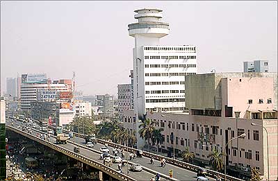 Four employees steal sarees worth ₹20.25 lakh over 2.5 years in Surat; caught after anonymous tip