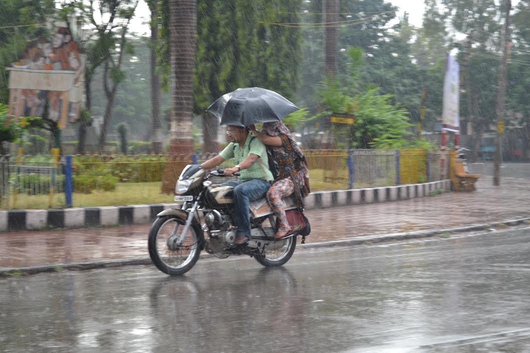 Heavy rains still likely in some districts of Gujarat over next 3 days; IMD issues yellow alert