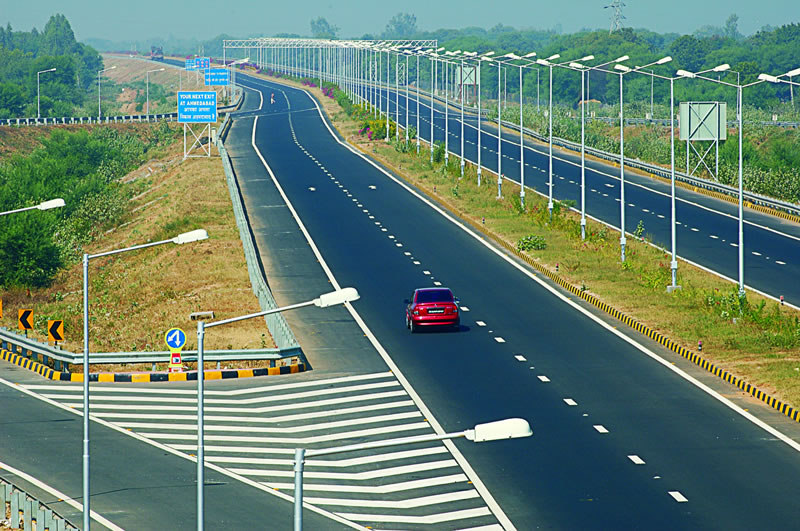 Long Traffic Jam After Sudden Closure of Unofficially Opened Portion of Delhi – Mumbai Expressway in Gujarat