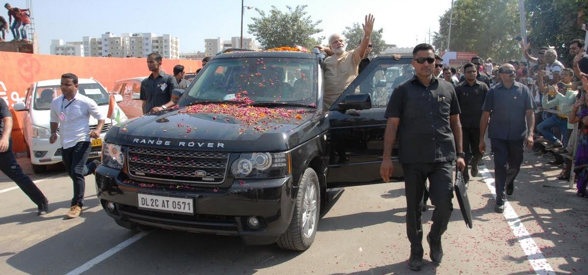 Bhuj Readies for Prime Ministerial Visit with Grand 1000-Meter Tricolor Welcome