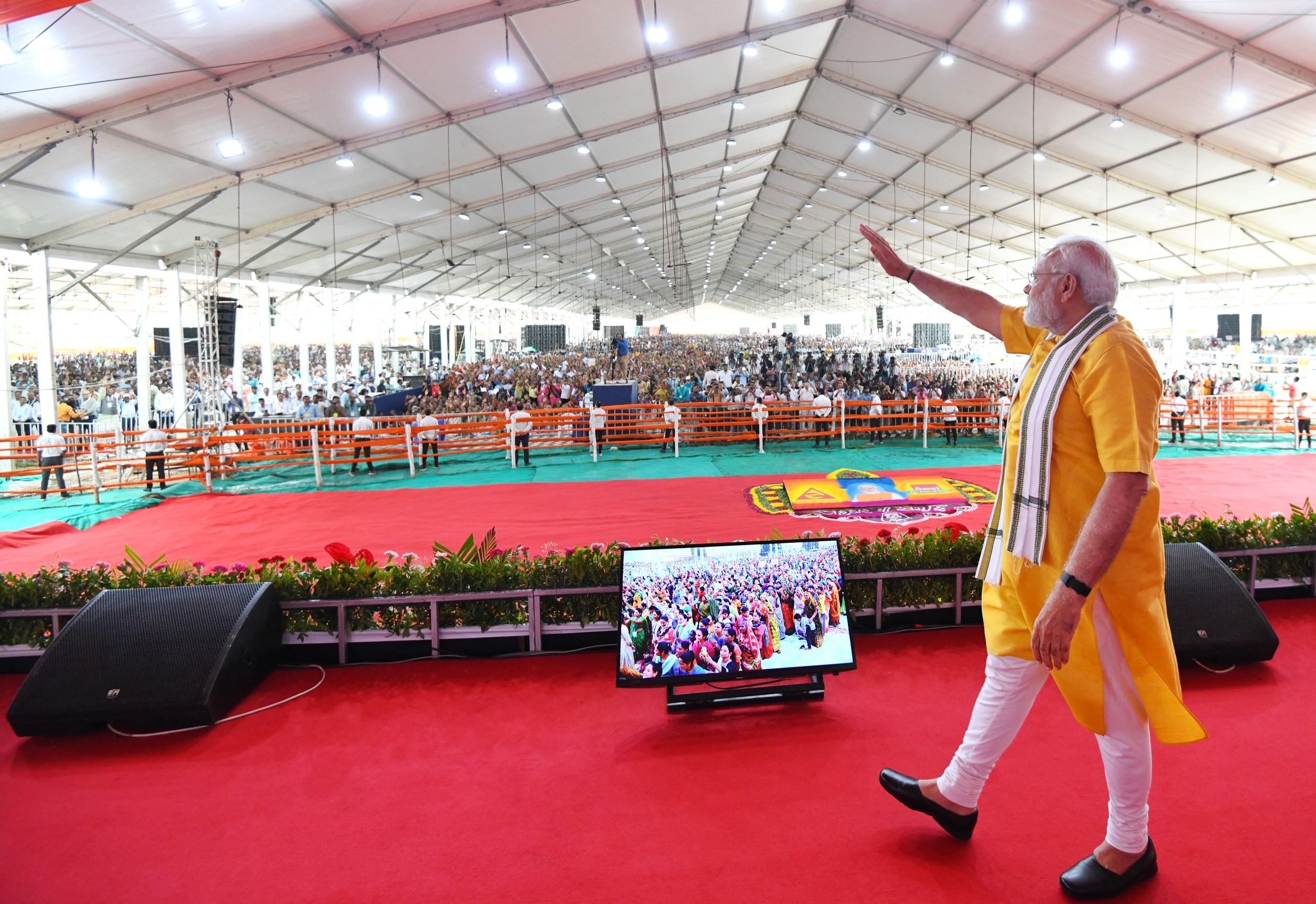 PM Modi on Gujarat visit; launches projects worth thousands of crores from Bhavnagar